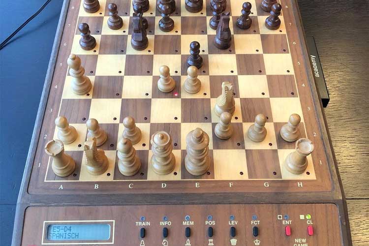 How to Choose an Electronic Chess Board