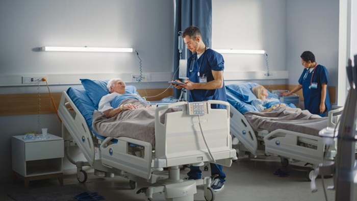 Nurses-With-Elderly-Patients